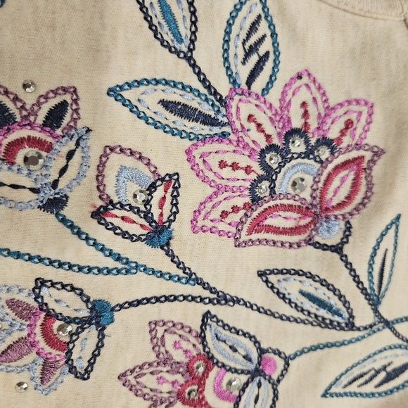 Alfred Dunner Women's Cream Top with Silver Accents And Embroidery Flowers Sz S - Picture 5 of 7